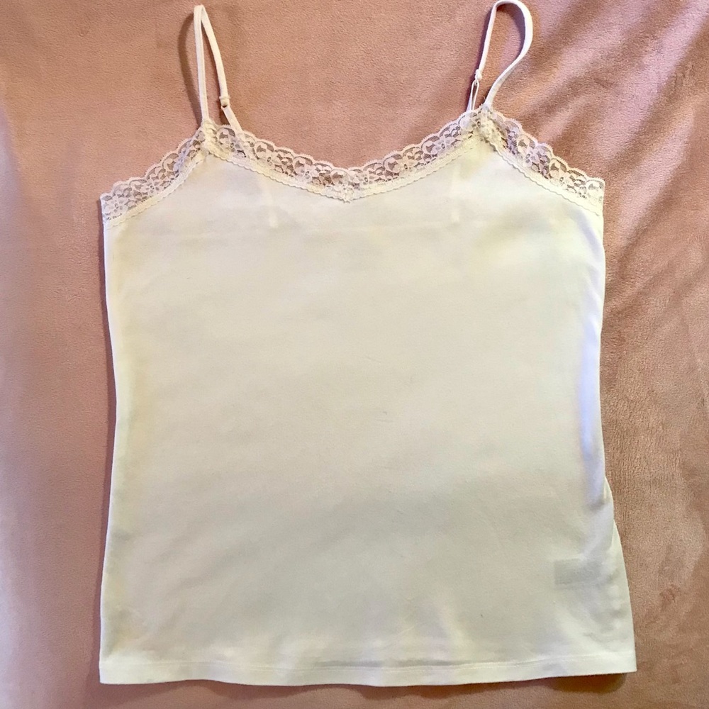 Price⬇️ FINAL! Off-white V-neck Cami